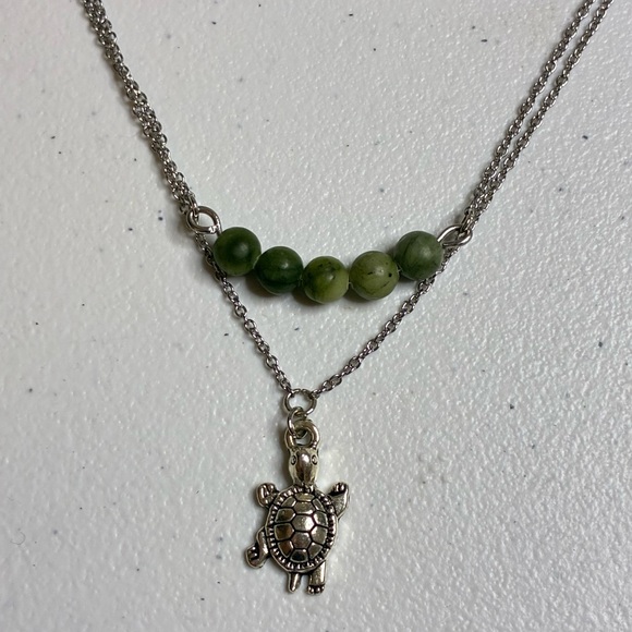 Green Bead Charm and Turtle Pendant Necklace 💚 - Picture 5 of 6